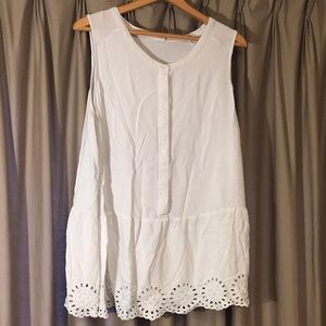 White tank with embroidered bottom detail- size 3x